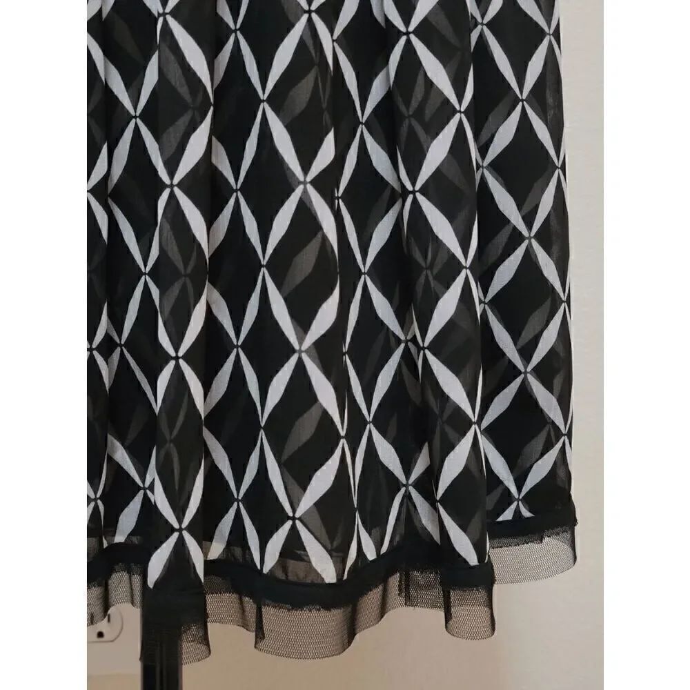 🖤🤍 WHITE HOUSE BLACK MARKET Geo Print Black White Tulle Trim Midi Skirt SIZE 2 - Picture 9 of 13